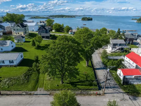 11 Pleasant St, Lubec, ME 04652
