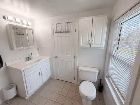 Bath - 402 Roosevelt Trl, Windham, ME 04062 photo 1 of 2
