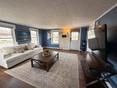 Living - 402 Roosevelt Trl, Windham, ME 04062 photo 2 of 3
