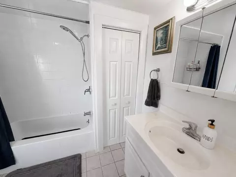 Bath - 402 Roosevelt Trl, Windham, ME 04062 photo 2 of 2