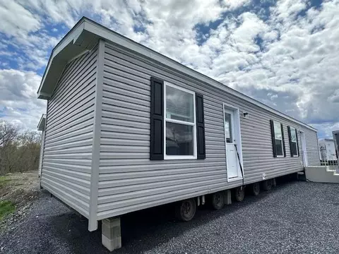 19 Bartlett St, Fairfield, ME 04937