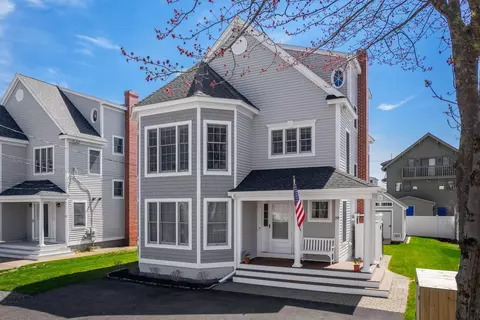 158 S Tibbetts Ave, Wells, ME 04090