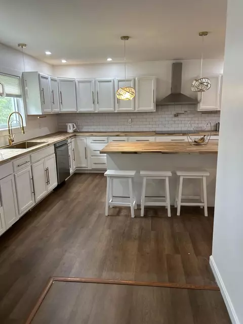 Kitchen - 10 Old Orchard Rd, Gorham, ME 04038 photo 5 of 15