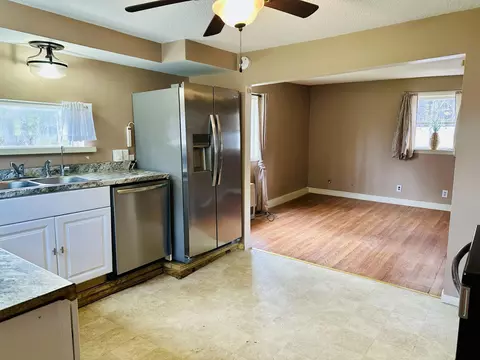 Kitchen - 28 Mount Vernon Rd, Augusta, ME 04330 photo 2 of 3