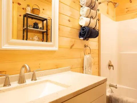 Bath - 320 Hinks Rd, Jefferson, ME 04348 photo 2 of 7