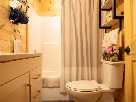 Bath - 320 Hinks Rd, Jefferson, ME 04348 photo 1 of 7