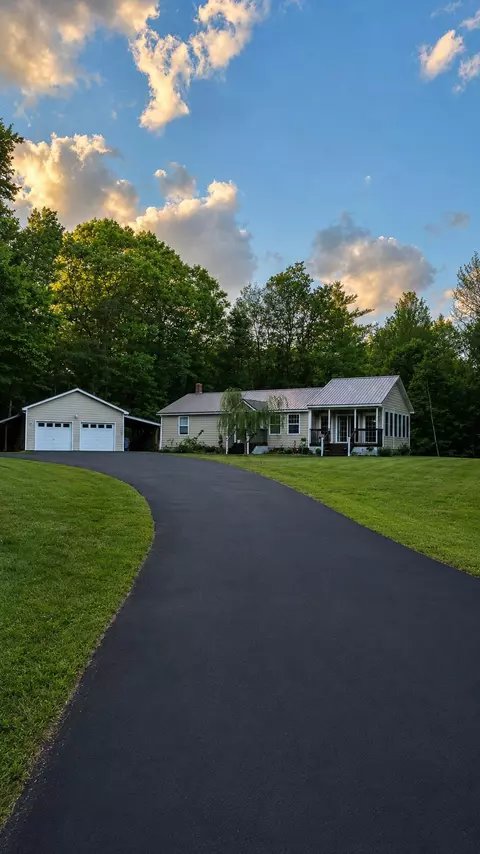 694 River Rd, Leeds, ME 04263