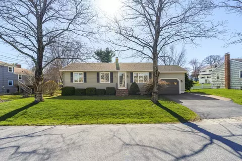 6 Matthews Ave, Bath, ME 04530