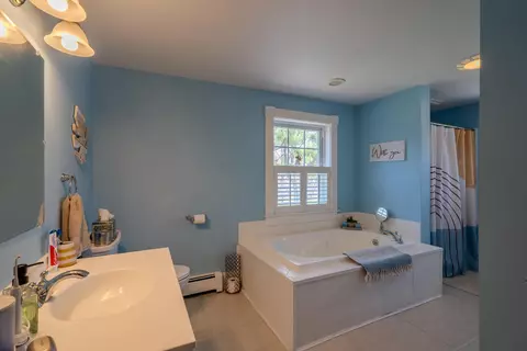 Bath - 948 N Main St, Brewer, ME 04412 photo 2 of 7