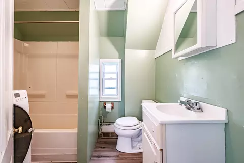 Bath - 6 Narragansett St, Gorham, ME 04038 photo 2 of 4