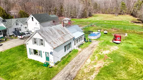 131 Commercial St, Hartland, ME 04943