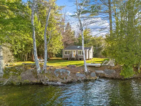 38 Jacoby Ln, Searsport, ME 04974