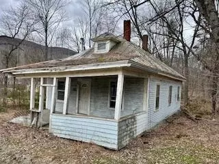 32 Lake St, New Vineyard, ME 04956