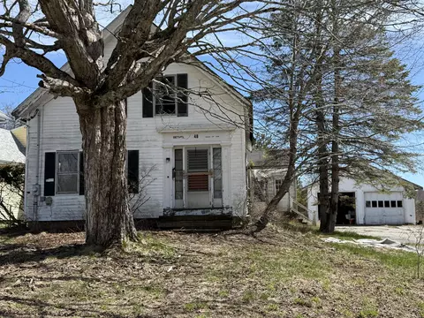 48 Fremont St, Machias, ME 04654