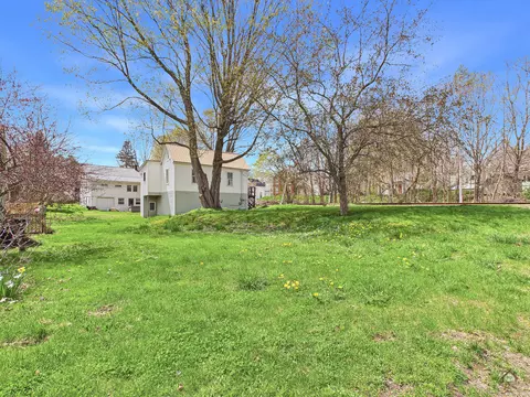 27 Water St, Orono, ME 04473