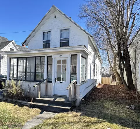 27 Leavitt St, Skowhegan, ME 04976