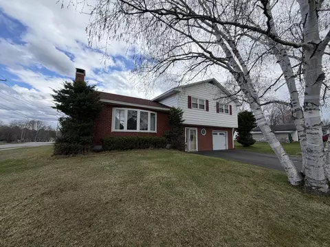 43 Elm St, East Millinocket, ME 04430