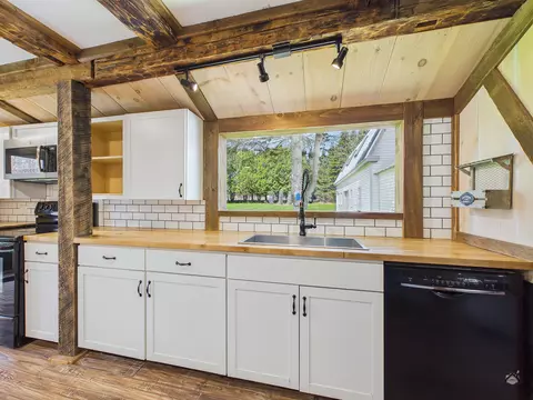 Kitchen - 990 Pond Rd, Sidney, ME 04330 photo 2 of 3