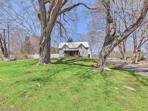 990 Pond Rd, Sidney, ME 04330