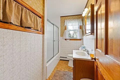 Bath - 703 Hallowell Rd, Chelsea, ME 04330 photo 2 of 2