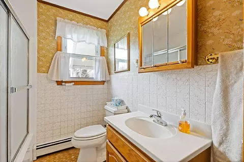 Bath - 703 Hallowell Rd, Chelsea, ME 04330 photo 1 of 2