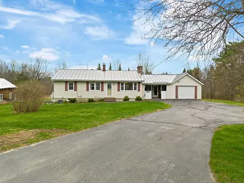 703 Hallowell Rd, Chelsea, ME 04330