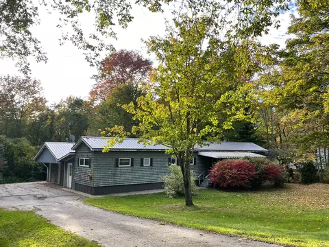 110 Mountain St, Camden, ME 04843