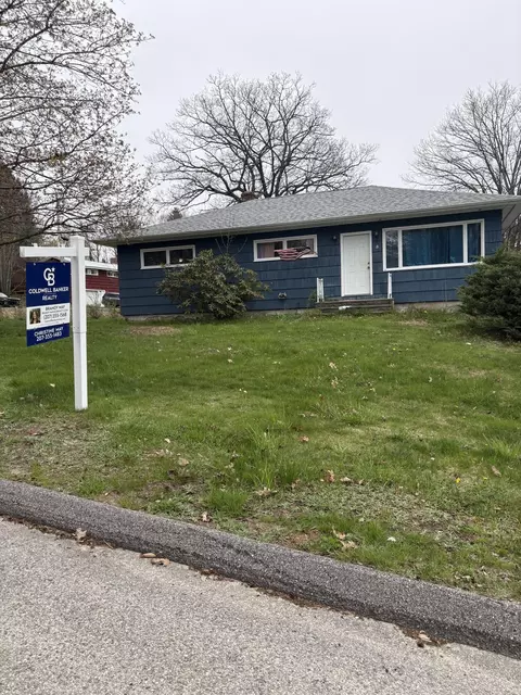 5 Western Ave, Jay, ME 04239
