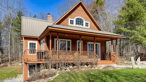 36 Lakeview Ln, Harrison, ME 04040