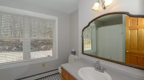 Bath - 36 Lakeview Ln, Harrison, ME 04040 photo 2 of 7