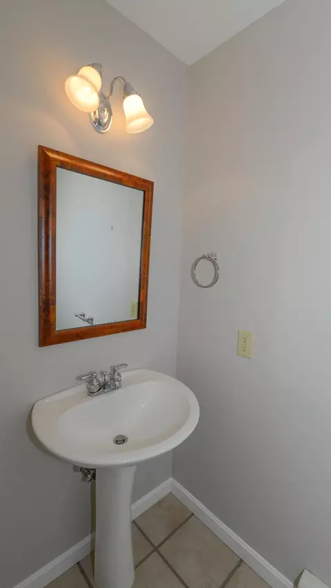 Bath - 36 Lakeview Ln, Harrison, ME 04040 photo 4 of 7