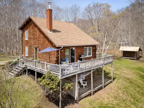 4 Bay View Dr, Rockport, ME 04856