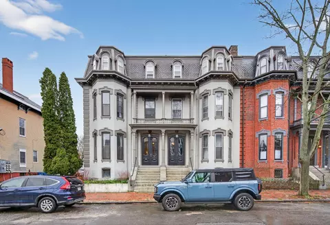 138 Pine St #4, Portland, ME 04102