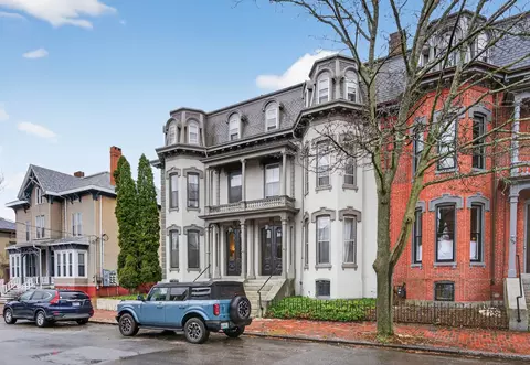 138 Pine St #4, Portland, ME 04102