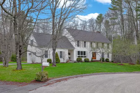 32 Acorn Cir, Yarmouth, ME 04096