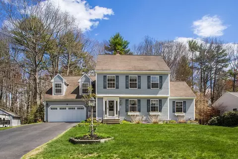 18 Garrison Oaks Dr, Kennebunk, ME 04043