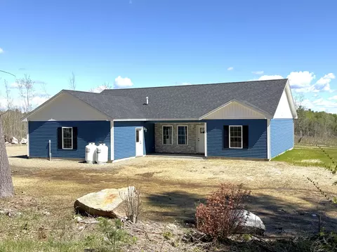 3 Elmwood Dr, Windsor, ME 04363