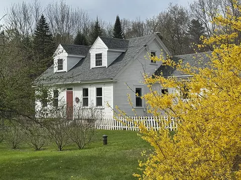 1061 High St, West Gardiner, ME 04345