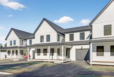 21 Fairway Commons Dr #5, Gorham, ME 04038
