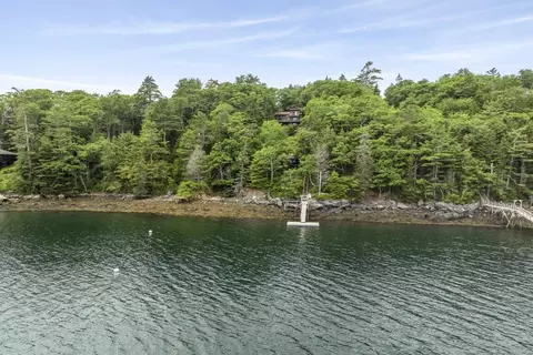 127 Appalachee Rd, Boothbay Harbor, ME 04538