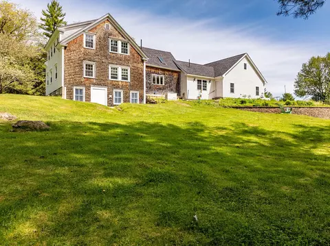 304 Beach Rd, Lincolnville, ME 04849