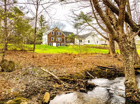 304 Beach Rd, Lincolnville, ME 04849