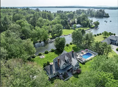 12 Bayview Dr, Raymond, ME 04071