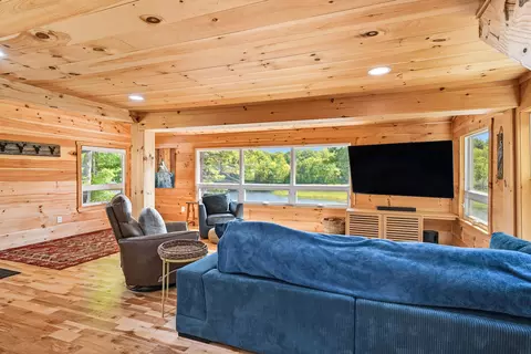 8 Jordan Ln, West Gardiner, ME 04345