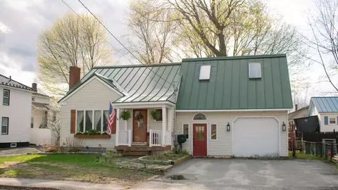 13 Colonial St, Waterville, ME 04901