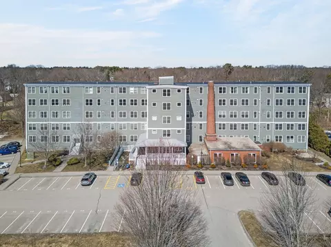 18 Park St #201, Saco, ME 04072