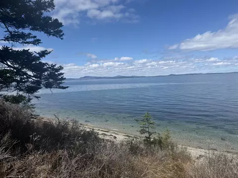 17 N Shore Rd, North Haven, ME 04853