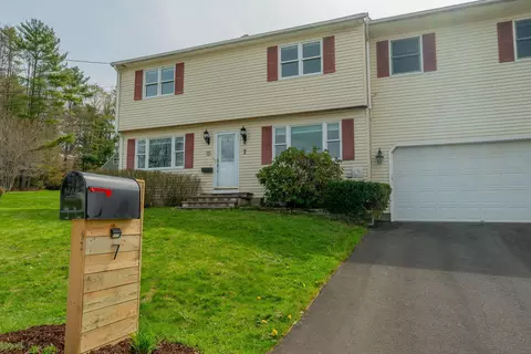 7 Sandy St, Lewiston, ME 04240