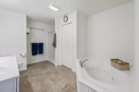 Bath - 17 N Ridge Rd, Cushing, ME 04563 photo 2 of 4