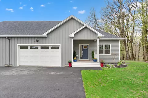 7 River Oaks Way #2, Falmouth, ME 04105
